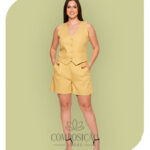 Conjunto Plus Size Colete e Shorts de Alfaiataria Leve Mostarda Claro