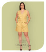 Conjunto Plus Size Colete e Shorts de Alfaiataria Leve Mostarda Claro