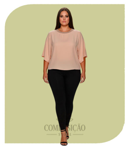 Blusa Cropped com Manga Morcego e Gola Dupla