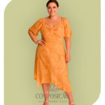 Conjunto Cropped e Saia Midi Assimétrica Plus Size (Cor Salmão/Estampado)